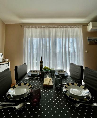 Apartmani Tino I Leon