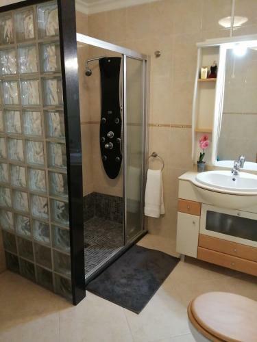 Apartamento De 2 Quartos No Centro De Monte Gordo