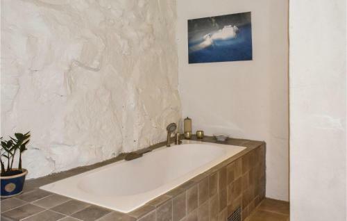 Amazing Home In Simrishamn W/ Wifi And 2 Bedrooms