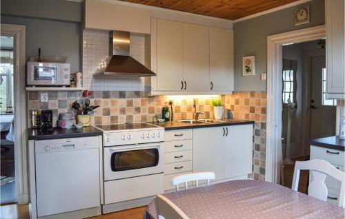 Stunning Home In Halltorp With Wifi And 3 Bedrooms