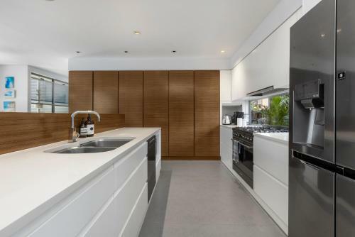 Amazing 5 Bedroom Beachside Entertainer