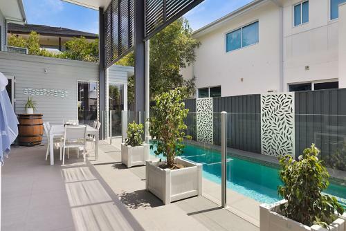 Amazing 5 Bedroom Beachside Entertainer