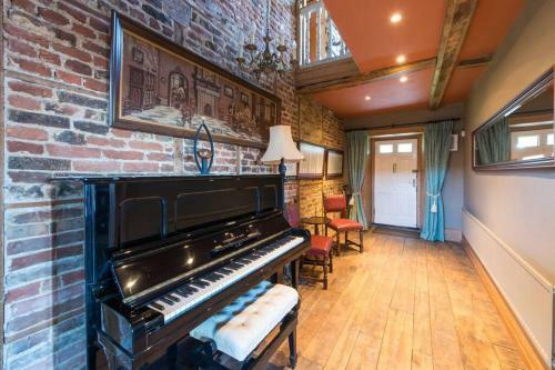 Beautifully Historic Manor House - The East Wing