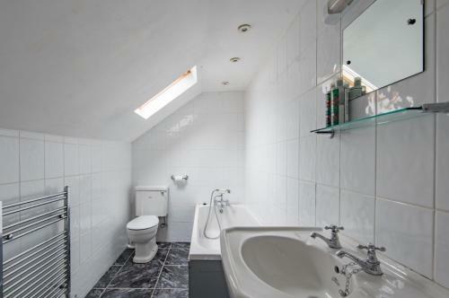 The White Cliffs Retreat - Coastal Village Lodge