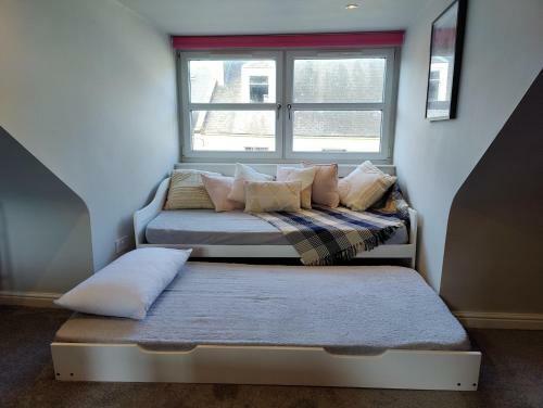 New Fabulous 2bd Maisonette Dunfermline, Fife