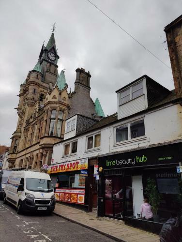 New Fabulous 2bd Maisonette Dunfermline, Fife