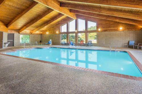 Hotel Americinn By Wyndham Menominee