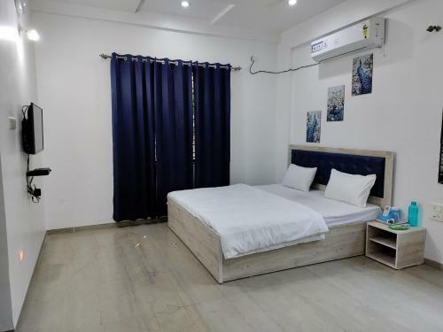 Hostal Cls Accacia, Magarpatta City, Pune
