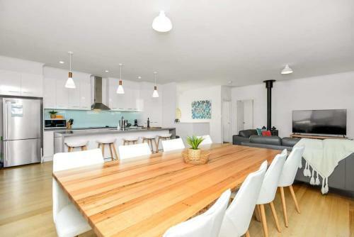 Dunescape 4br With Nbn And Sea Views