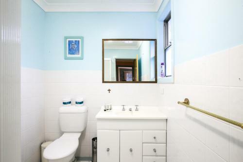 Apartamento Charming 3-bed With Water Views Near Beach