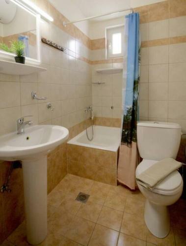 Premium Two-bedroom Apartment, Close To Beaches!