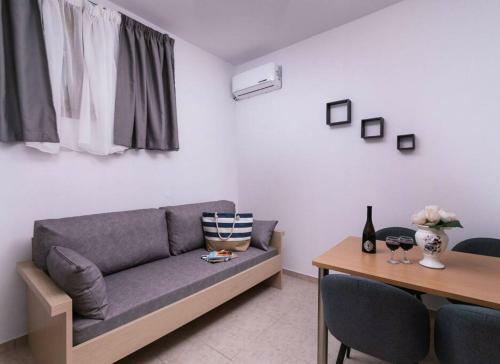 Alcyone Studios And Apartments No 42