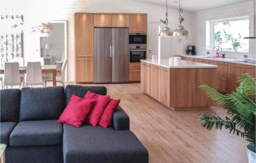 Three-bedroom Holiday Home In Kopingsvik
