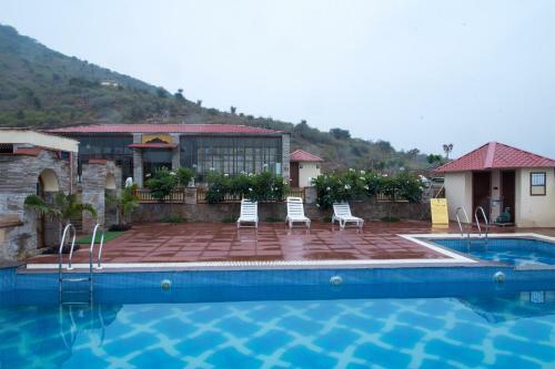 Hotel Vijaygarh Resort & Cottages With Pool