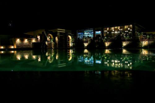 Hotel Vijaygarh Resort & Cottages With Pool