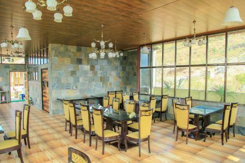Hotel Vijaygarh Resort & Cottages With Pool