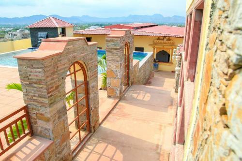 Hotel Vijaygarh Resort & Cottages With Pool