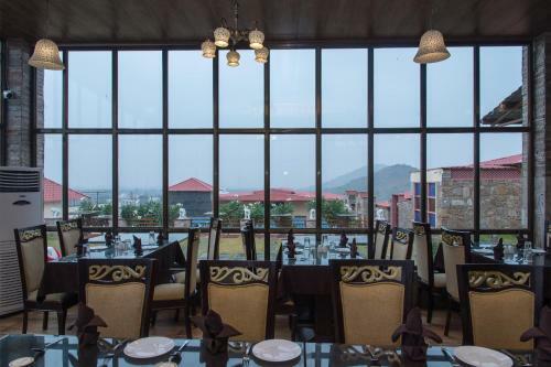 Hotel Vijaygarh Resort & Cottages With Pool