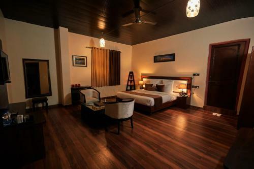 Hotel Vijaygarh Resort & Cottages With Pool