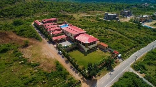 Hotel Vijaygarh Resort & Cottages With Pool