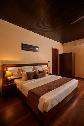 Hotel Vijaygarh Resort & Cottages With Pool