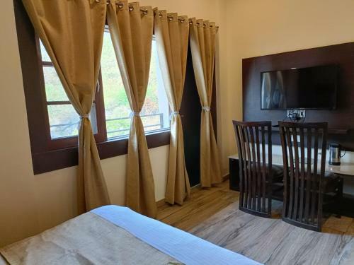 Hotel Dhauladhar Hills