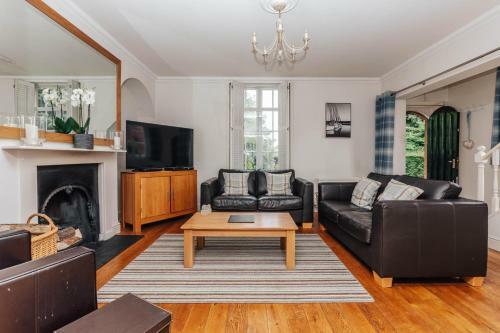 Regatta Cottage - Centrally Located, Free Parking