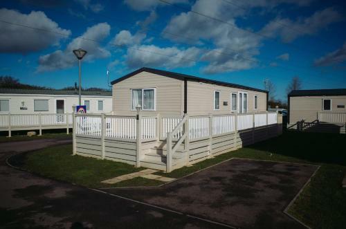 Vale Lodge - A Family-friendly, Elegant And Spacious Motorhome