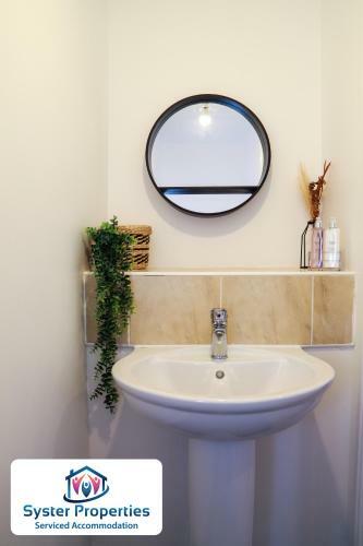 Watkin Heights- 5 Bed Lovely Home/ Groups/work /families