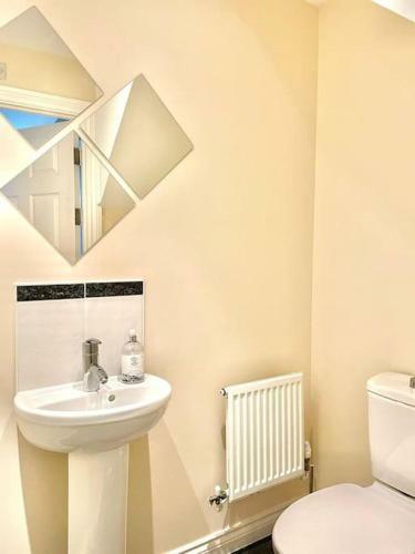 Spacious Coastal Retreat Free Parking