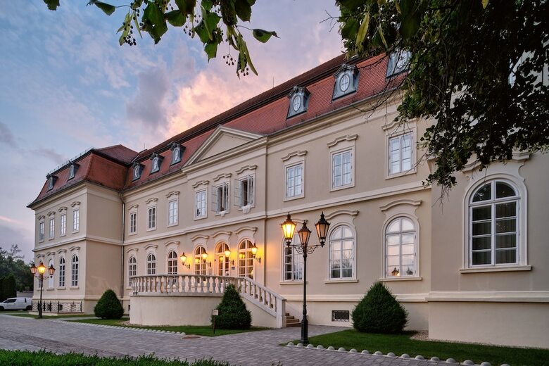 La Contessa Castle Hotel