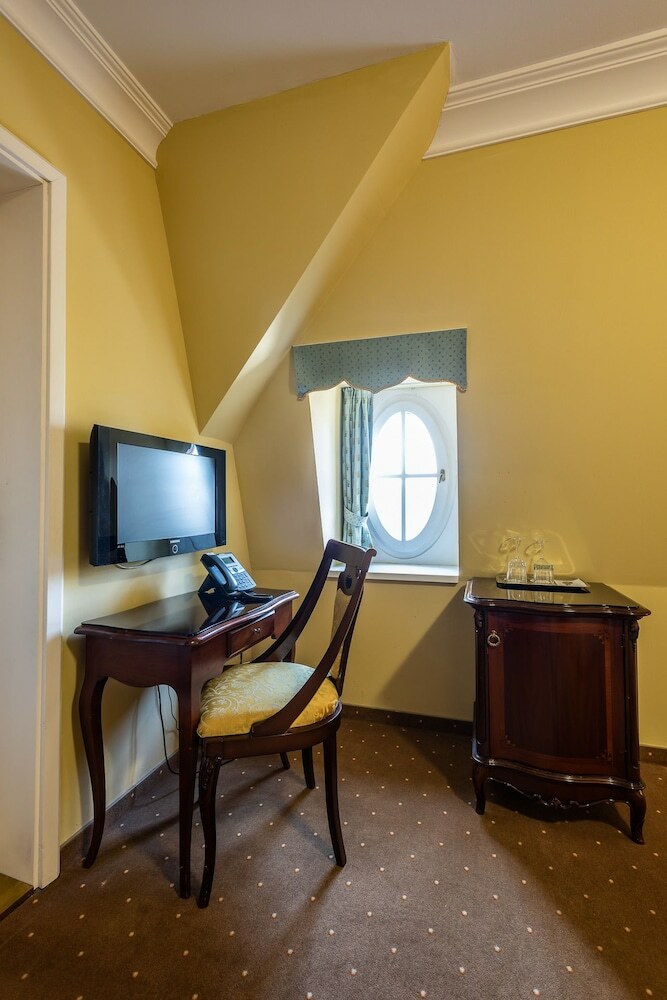 La Contessa Castle Hotel