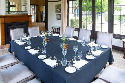 Hotel Peppers Manor House