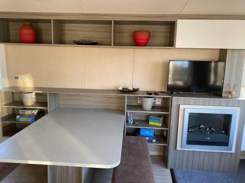 Lovely 2-bed Water Park Caravan Apartment