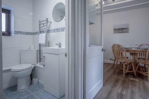 Coastland Cottage - 2 Bedroom Cottage - Manorbier