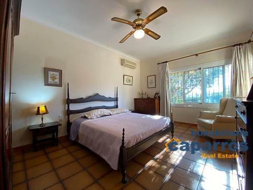 Chalet Con Piscina En Moj�car Playa
