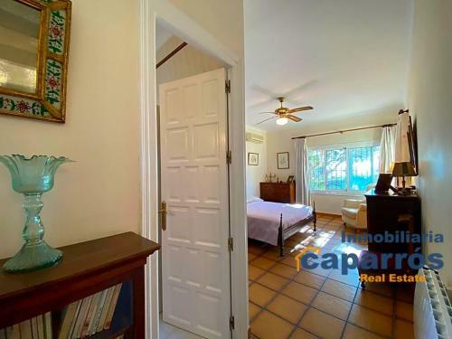 Chalet Con Piscina En Moj�car Playa