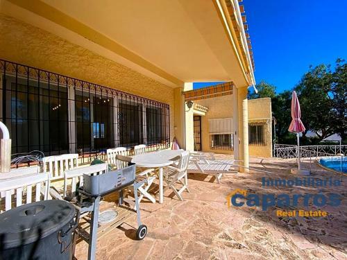 Chalet Con Piscina En Moj�car Playa