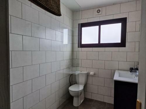 Inviting 3-bed Villa In Playa Blanca