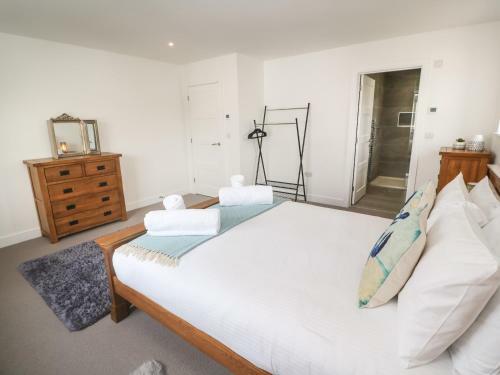 3 Praa Cove