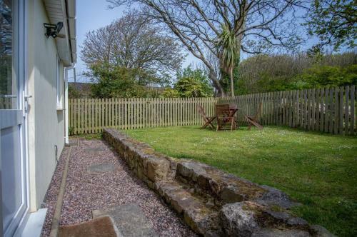 Berry Hall Garden Cottage - 2 Bedroom Cottage - Port Eynon