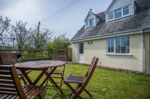 Berry Hall Garden Cottage - 2 Bedroom Cottage - Port Eynon