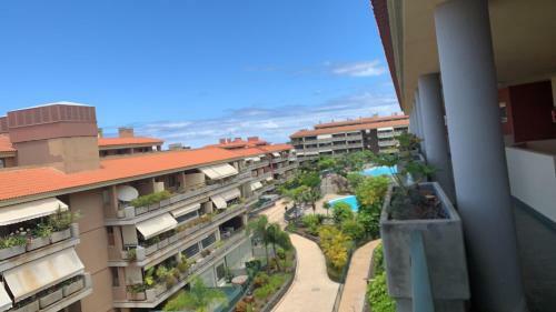 Apartamento Amplio �tico Con Terraza, Piscina Y Tv49 4k