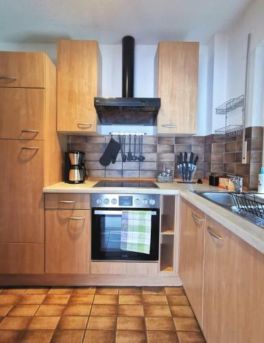 Cozy Apartment Mit Sonnenterrasse, Ofen & Netflix