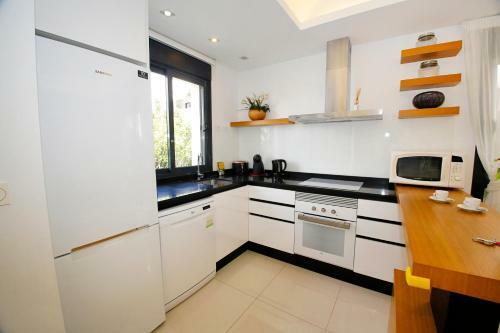 Fantastic Home With Ac, Pool And Bbq