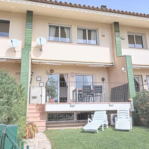 Casa Pareada Con Vistas Y Piscina Comunitaria