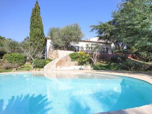 Cheerful Holiday Home In Grimaud With Private Pool