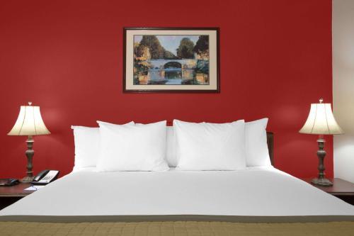 Hotel Baymont Inn & Suites