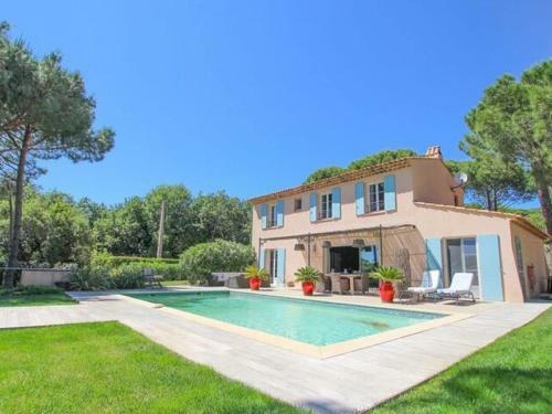 Spacious Holiday Home In Grimaud With Large Garden