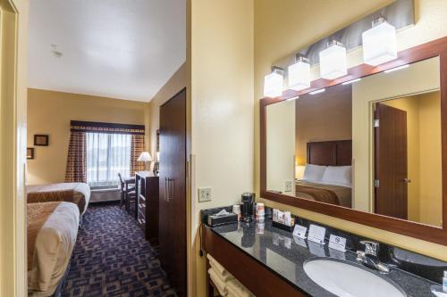 Hotel Baymont Inn & Suites - North Aurora